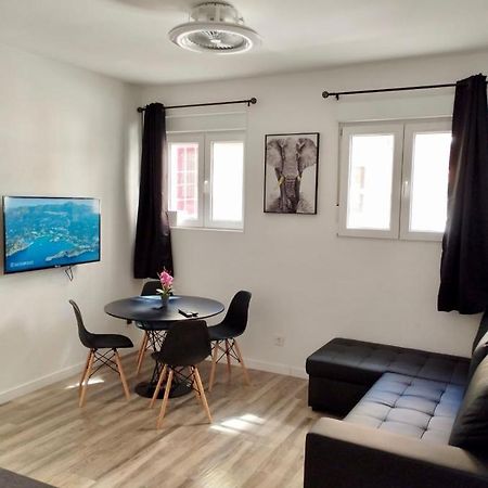 Apartamento Blanco Y Negro En El Centro Alicante Bagian luar foto