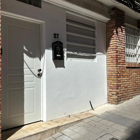 Apartamento Blanco Y Negro En El Centro Alicante Bagian luar foto