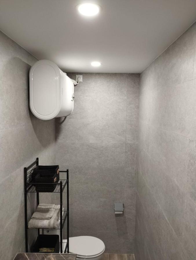 Apartamento Blanco Y Negro En El Centro Alicante Bagian luar foto