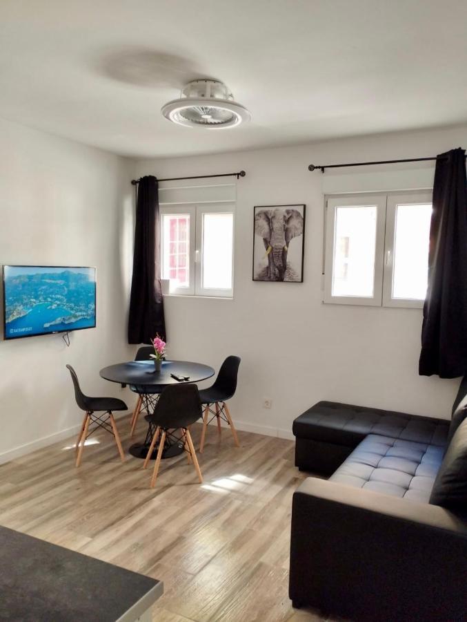 Apartamento Blanco Y Negro En El Centro Alicante Bagian luar foto