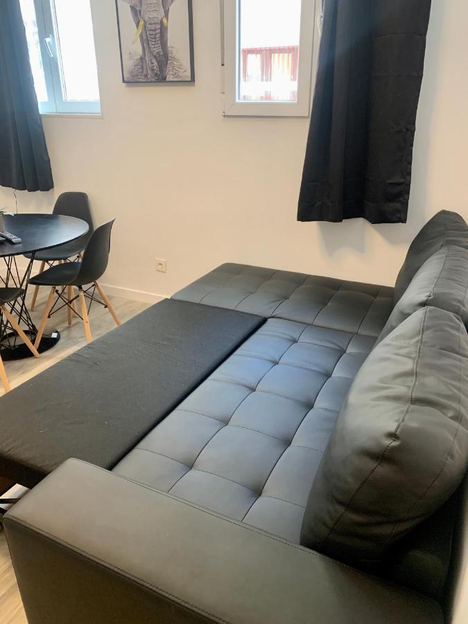Apartamento Blanco Y Negro En El Centro Alicante Bagian luar foto