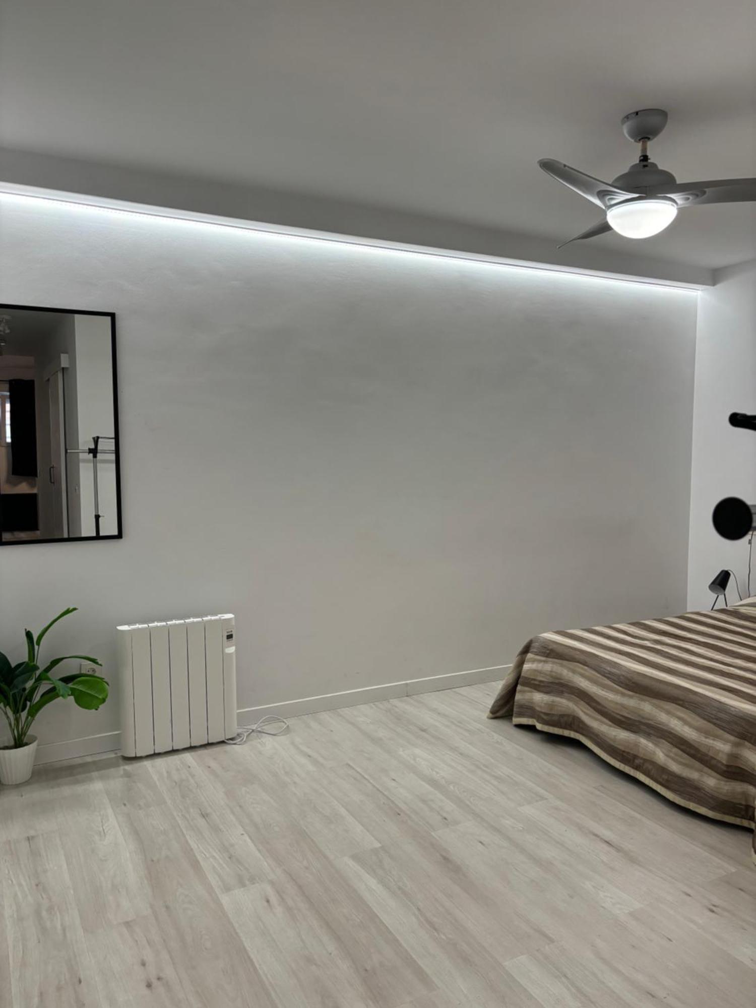 Apartamento Blanco Y Negro En El Centro Alicante Bagian luar foto
