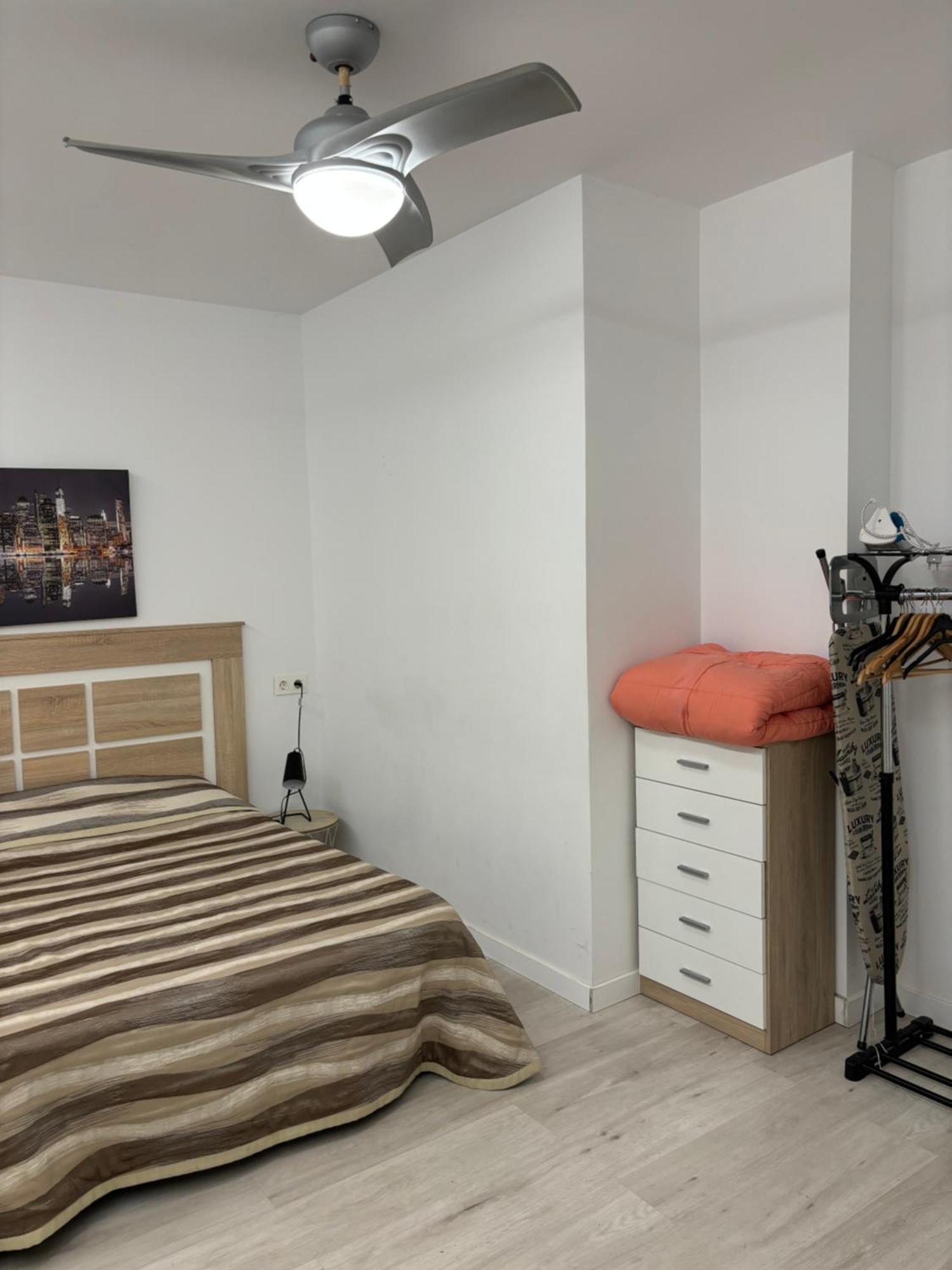 Apartamento Blanco Y Negro En El Centro Alicante Bagian luar foto