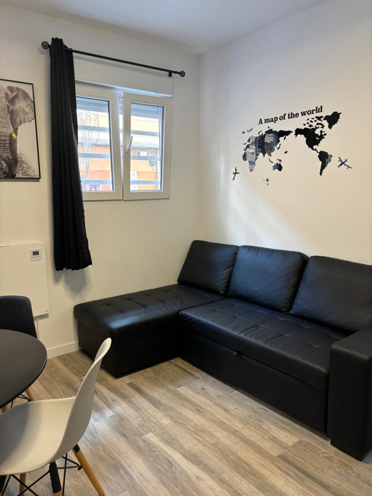 Apartamento Blanco Y Negro En El Centro Alicante Bagian luar foto