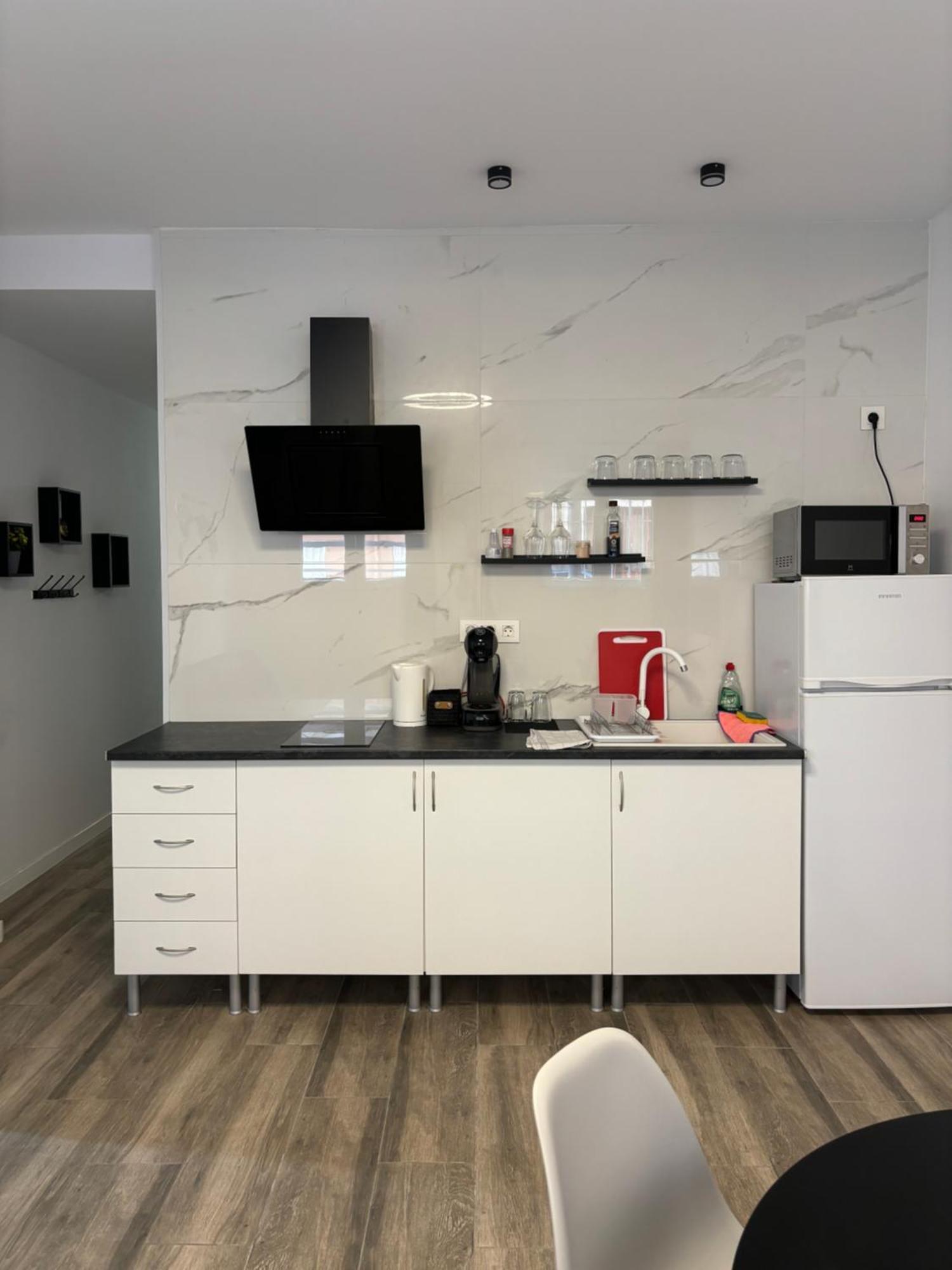 Apartamento Blanco Y Negro En El Centro Alicante Bagian luar foto